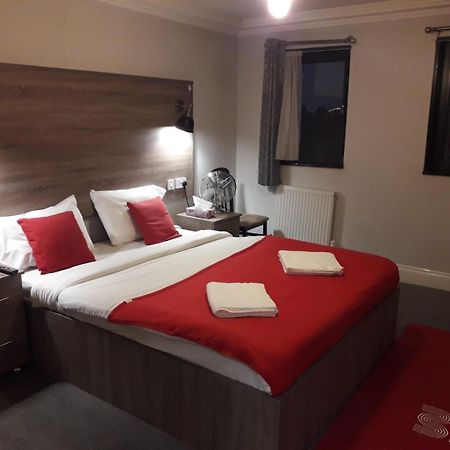 371 Cranbrook Rd Ig2 Hotel Ilford Bagian luar foto