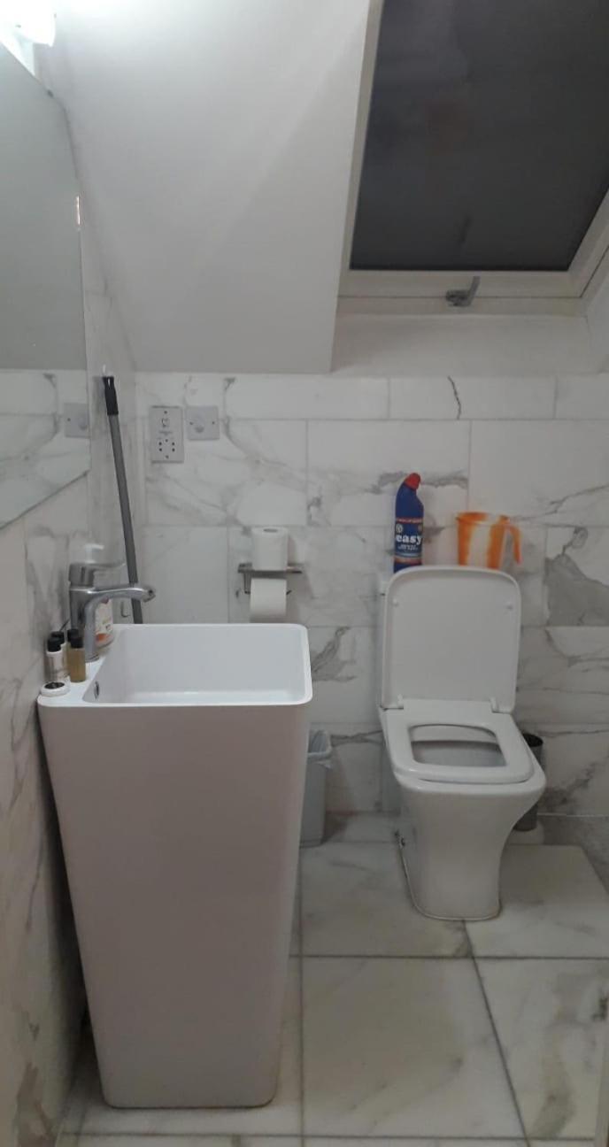 371 Cranbrook Rd Ig2 Hotel Ilford Bagian luar foto