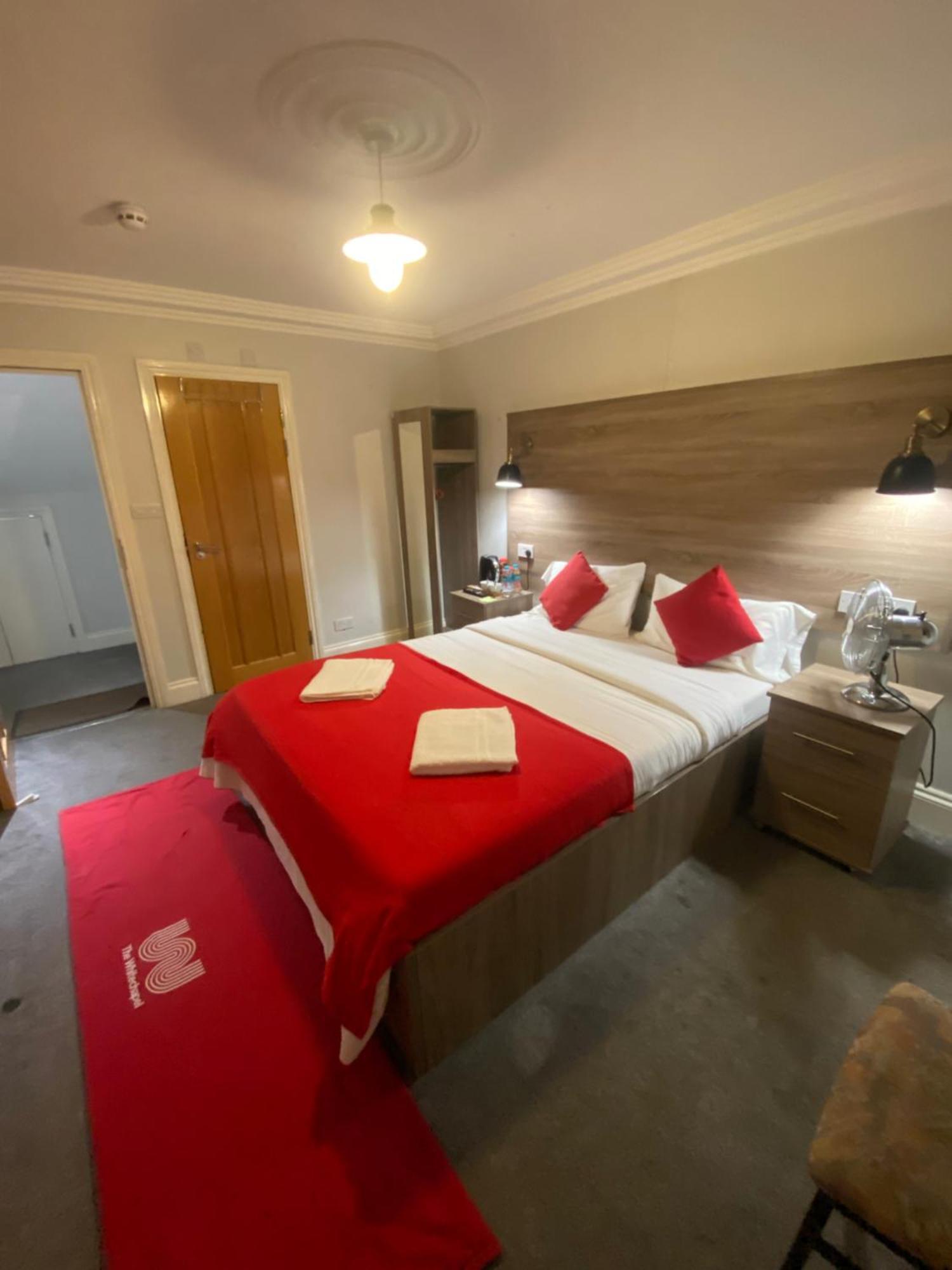 371 Cranbrook Rd Ig2 Hotel Ilford Bagian luar foto