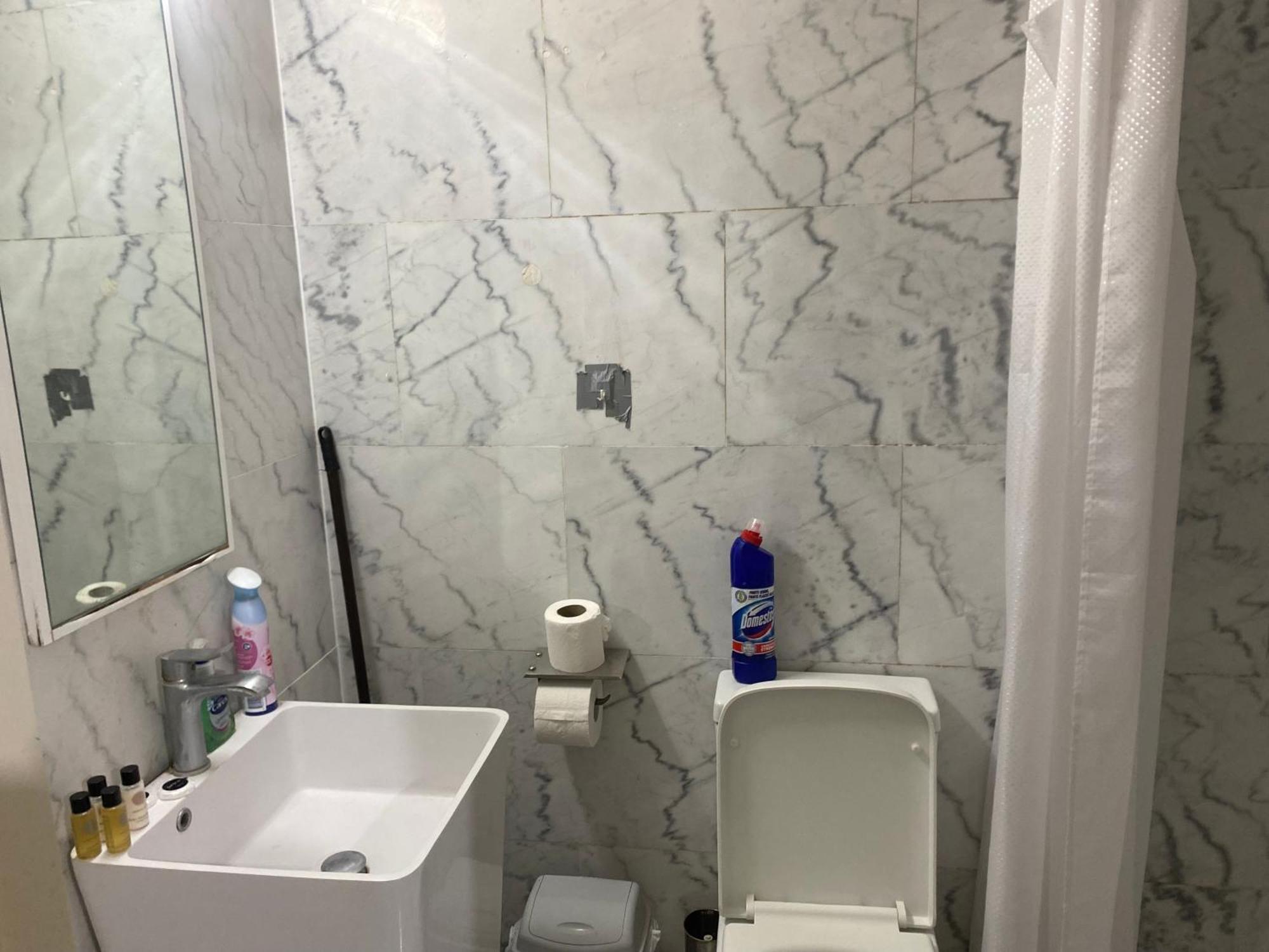 371 Cranbrook Rd Ig2 Hotel Ilford Bagian luar foto